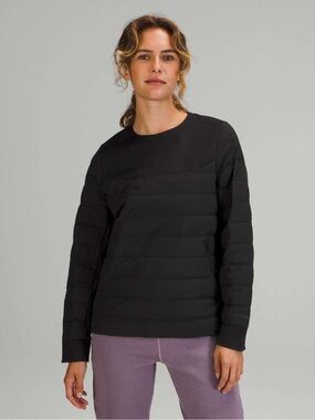 Lululemon Down and Around Crew
Black size 4 hoodless water resistant Windproof